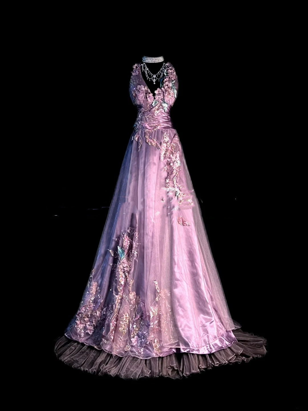 Vintage A-Linien-Kleid mit V-Ausschnitt aus den 1950er Jahren in Flieder mit Perlenapplikationen, langes Ballkleid, Partykleid, Outfit zum 18. Geburtstag, Abschlusskleid N922