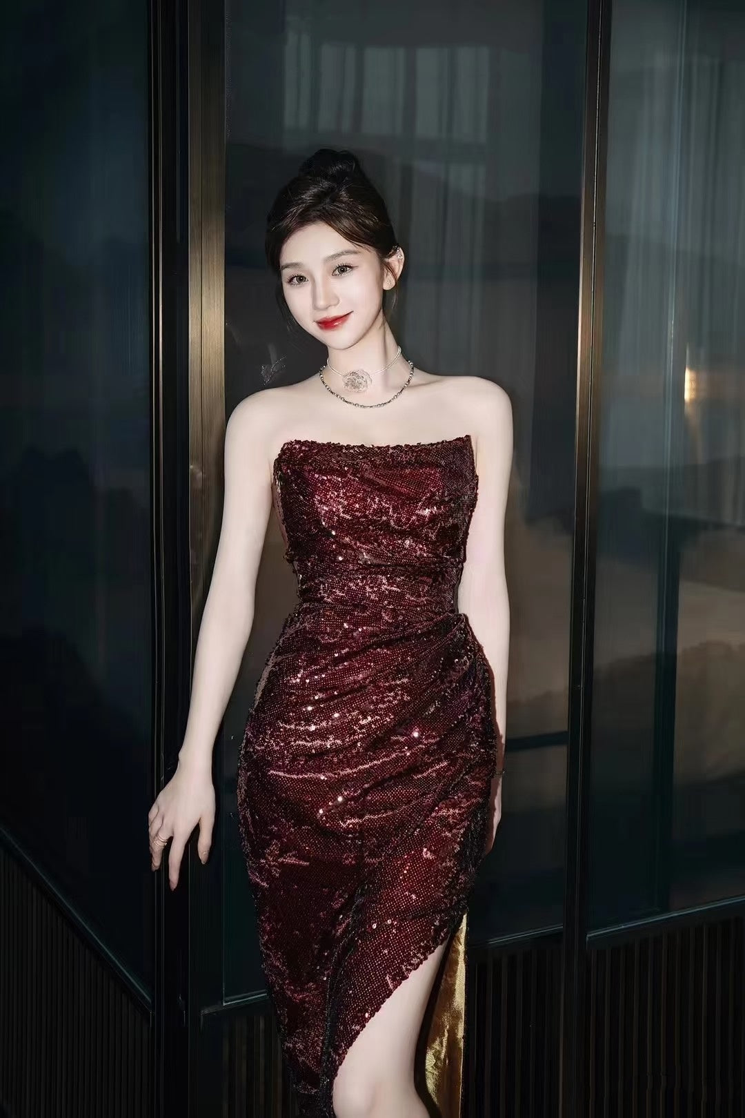 Robe de bal longue vintage fourreau sans bretelles bordeaux à sequins avec fente, tenue de soirée formelle N932