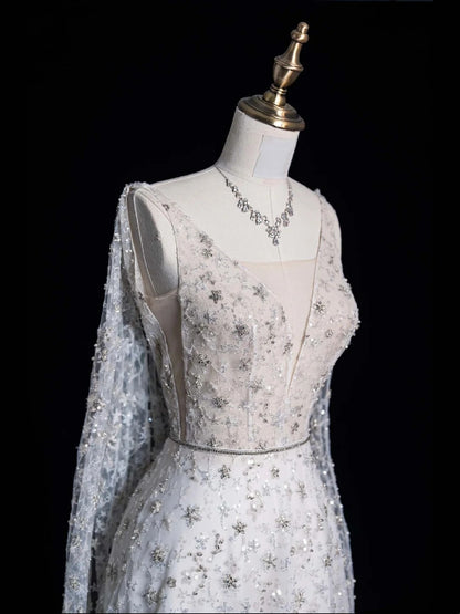 Bezauberndes A-Linien-Brautkleid mit V-Ausschnitt und Cape aus weißem Tüll, langes märchenhaftes Herbstbrautkleid N520