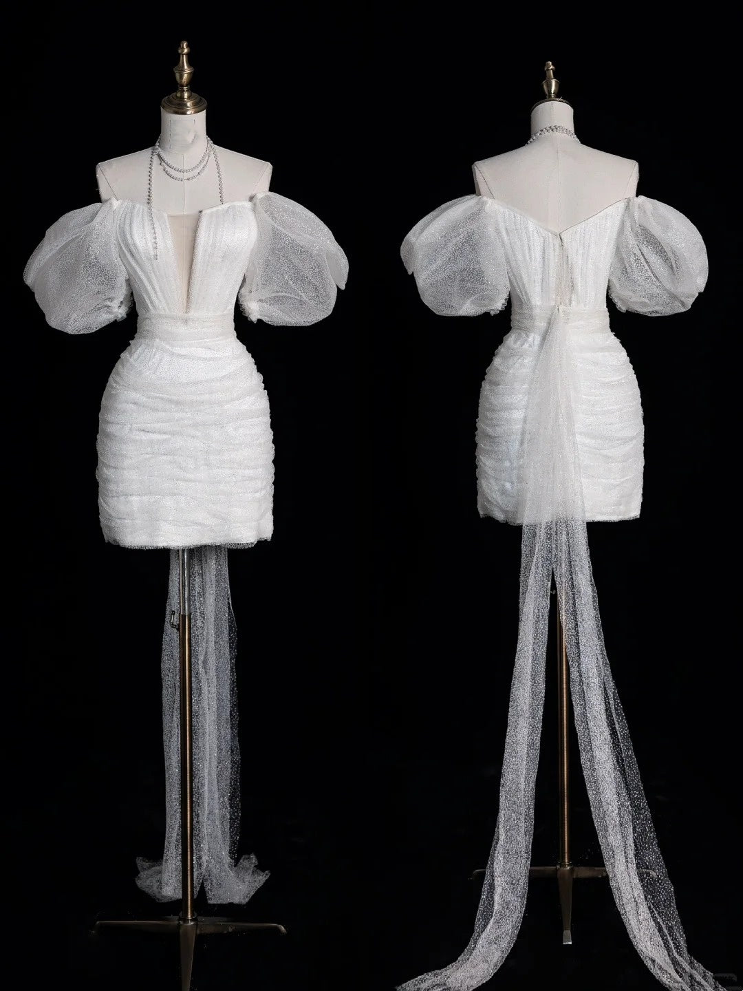 Robe de mariée fourreau classique blanche courte à épaules dénudées et manches courtes, modèle N510