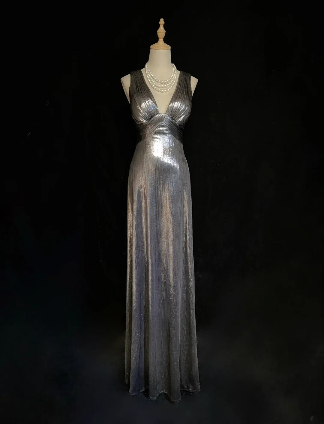 Idées de robes de bal vintage trapèze col en V grises avec volants robe de soirée longue années 80 N2832