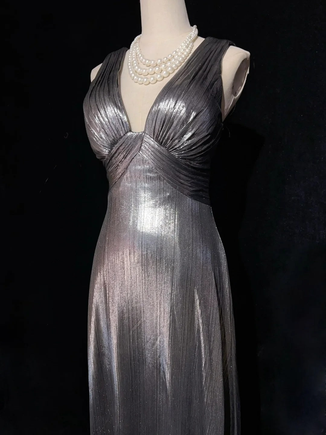 Idées de robes de bal vintage trapèze col en V grises avec volants robe de soirée longue années 80 N2832