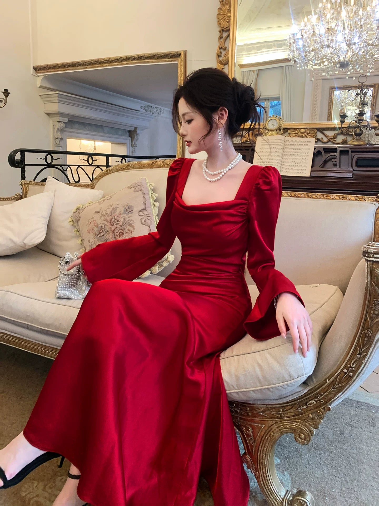Robe de bal sirène modeste, col carré, manches longues, en satin rouge, idéale pour un mariage ou un anniversaire (AB2445)