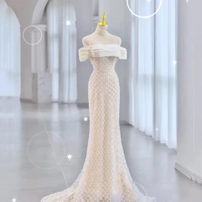 Elegantes, weißes Paillettenkleid im Meerjungfrauenstil mit Spaghettiträgern – Inspiration für lange Party- und Abendkleider zum 20. Geburtstag AB2336