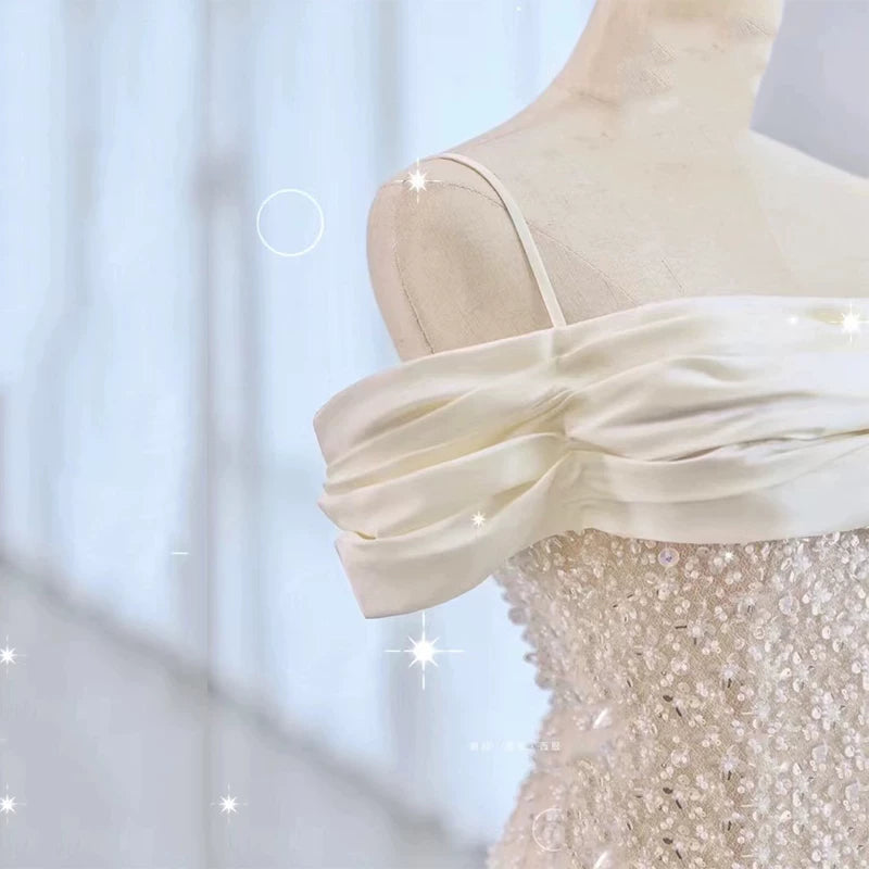 Elegantes, weißes Paillettenkleid im Meerjungfrauenstil mit Spaghettiträgern – Inspiration für lange Party- und Abendkleider zum 20. Geburtstag AB2336