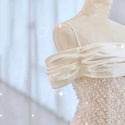 Elegantes, weißes Paillettenkleid im Meerjungfrauenstil mit Spaghettiträgern – Inspiration für lange Party- und Abendkleider zum 20. Geburtstag AB2336