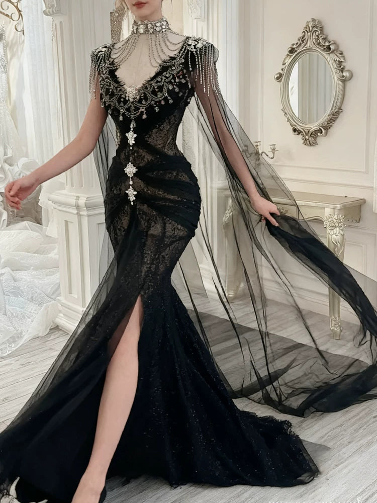 Elegantes, schlichtes Ballkleid im Meerjungfrauenstil mit V-Ausschnitt, schwarzem Tüll, langen Ärmeln und Cape, langes, formelles Partykleid AB2337