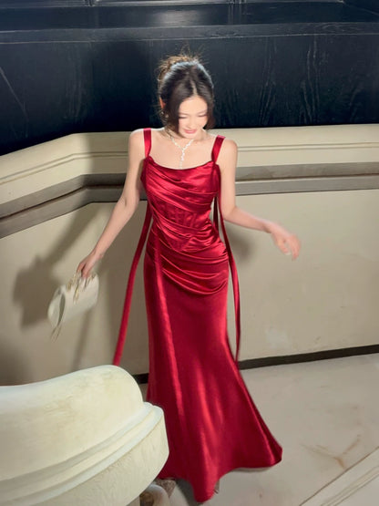 Robe de bal longue rouge satinée sans manches à fines bretelles, style sirène, idéale pour une soirée d'anniversaire ou un 16e anniversaire (AB2437)