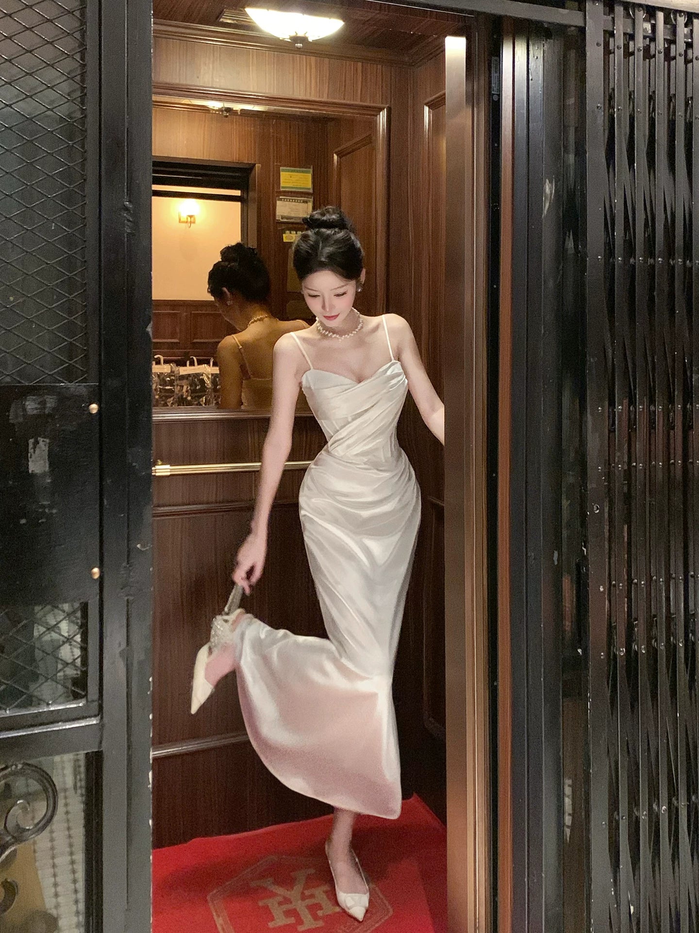 Elegantes Etuikleid mit Spaghettiträgern, Satinrüschen, Abschlussballkleid für Teenager, Outfit für den 20. Geburtstag AB2508