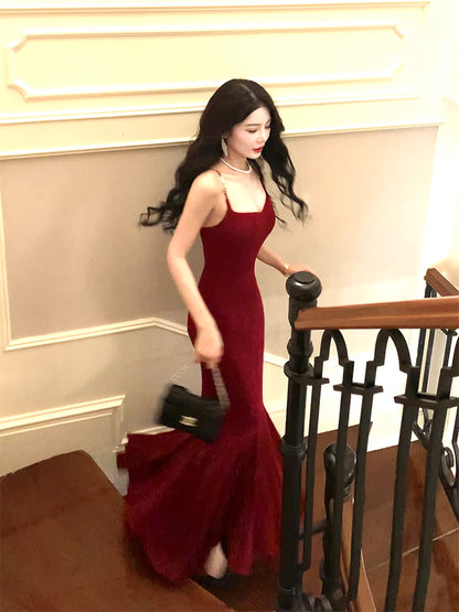 Robe de bal longue bordeaux à fines bretelles style sirène, idéale pour un mariage ou un 20e anniversaire (AB2493)