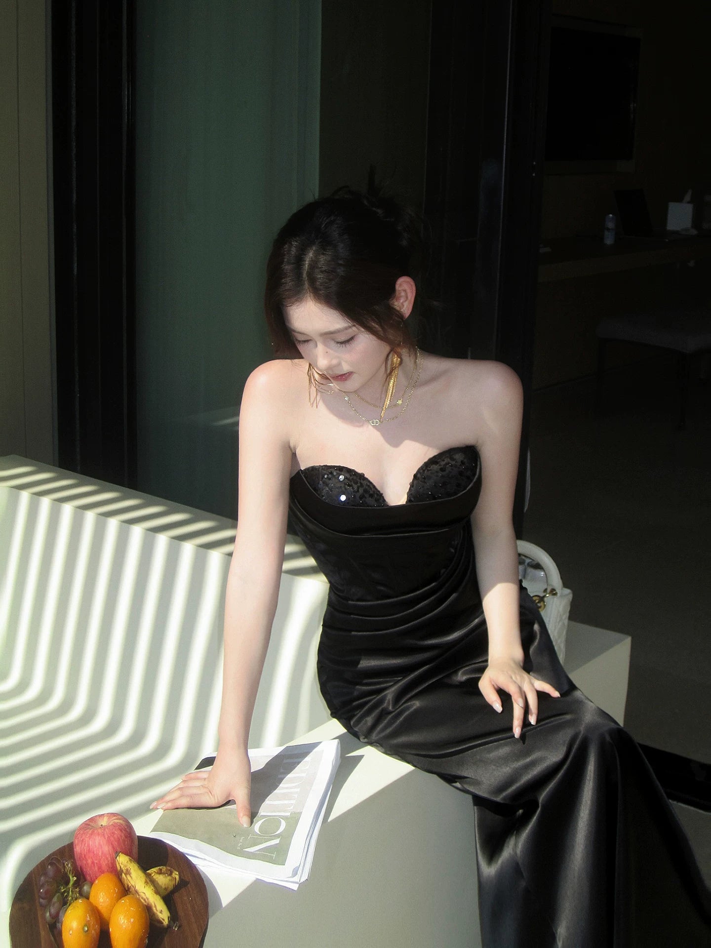 Robe de bal longue sirène élégante en satin noir sans manches, décolleté cœur, tenue pour un 18e anniversaire AB2417