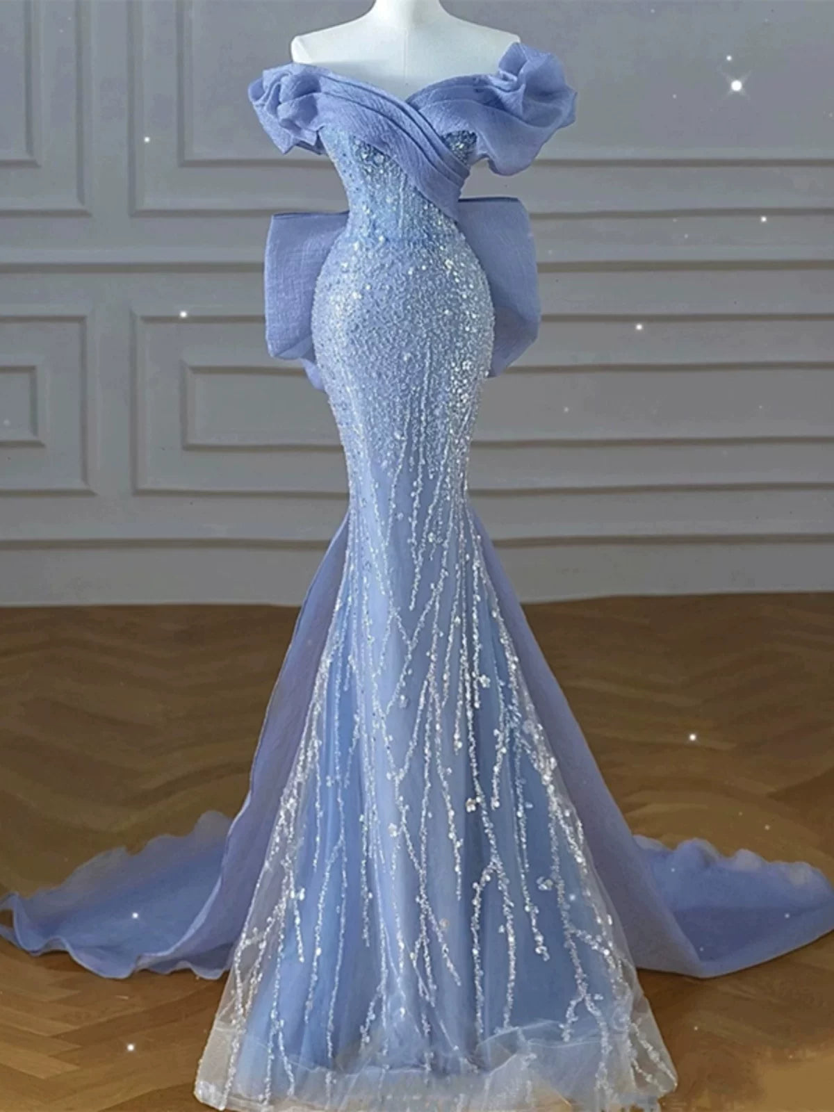 Elegantes, schlichtes Meerjungfrauen-Abendkleid mit schulterfreiem Schnitt in Blau – Inspiration für jeden Stil. Beeindruckendes, langes Abendkleid mit kurzen Ärmeln (AB2333).