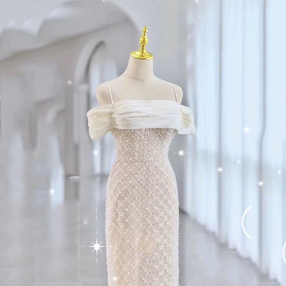 Elegantes, weißes Paillettenkleid im Meerjungfrauenstil mit Spaghettiträgern – Inspiration für lange Party- und Abendkleider zum 20. Geburtstag AB2336