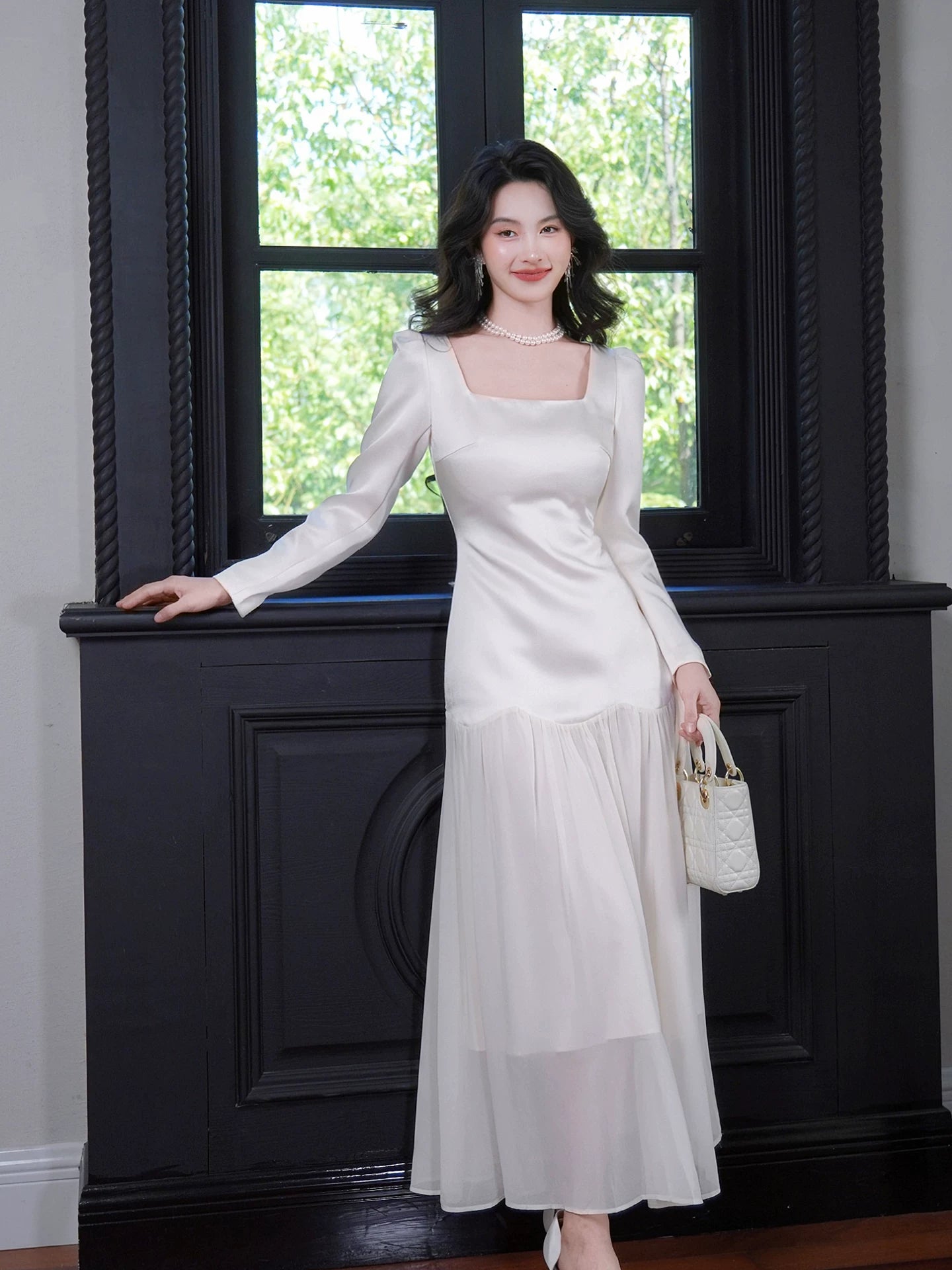 Robe de bal mi-longue en mousseline blanche, coupe trapèze, col carré et taille basse - N082