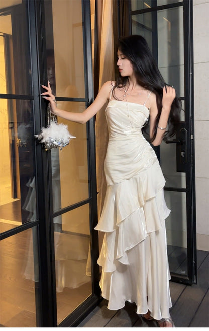 Elegantes, langes Meerjungfrauen-Abendkleid mit Spaghettiträgern und weißen Rüschen – perfekt für Schulabschlussball, Tanzparty oder 20. Geburtstag (AB2503)