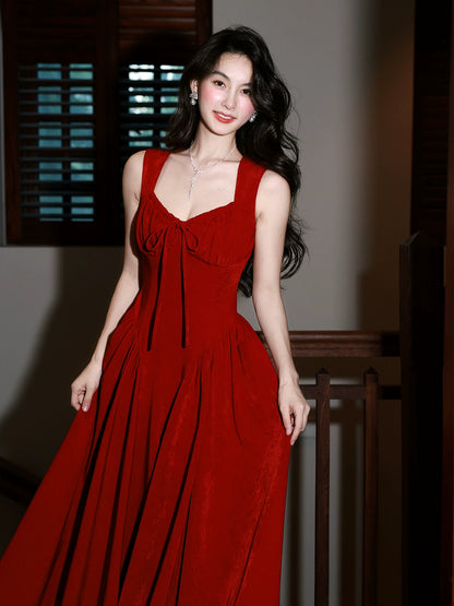 Schlichtes, rotes Chiffon-Abendkleid in A-Linie mit eckigem Ausschnitt und mittlerer Länge – Ästhetisches Outfit für Abschlussfeiern N080