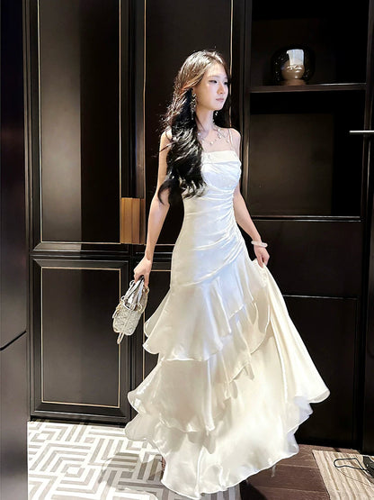 Elegantes, langes Meerjungfrauen-Abendkleid mit Spaghettiträgern und weißen Rüschen – perfekt für Schulabschlussball, Tanzparty oder 20. Geburtstag (AB2503)