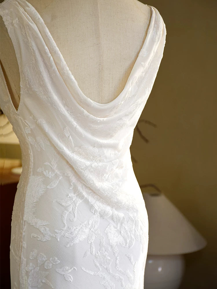 Robe de bal vintage années 1950, coupe trapèze, col bénitier, dentelle florale blanche, inspiration robe de soirée longue, tenue pour un 18e anniversaire AB2368