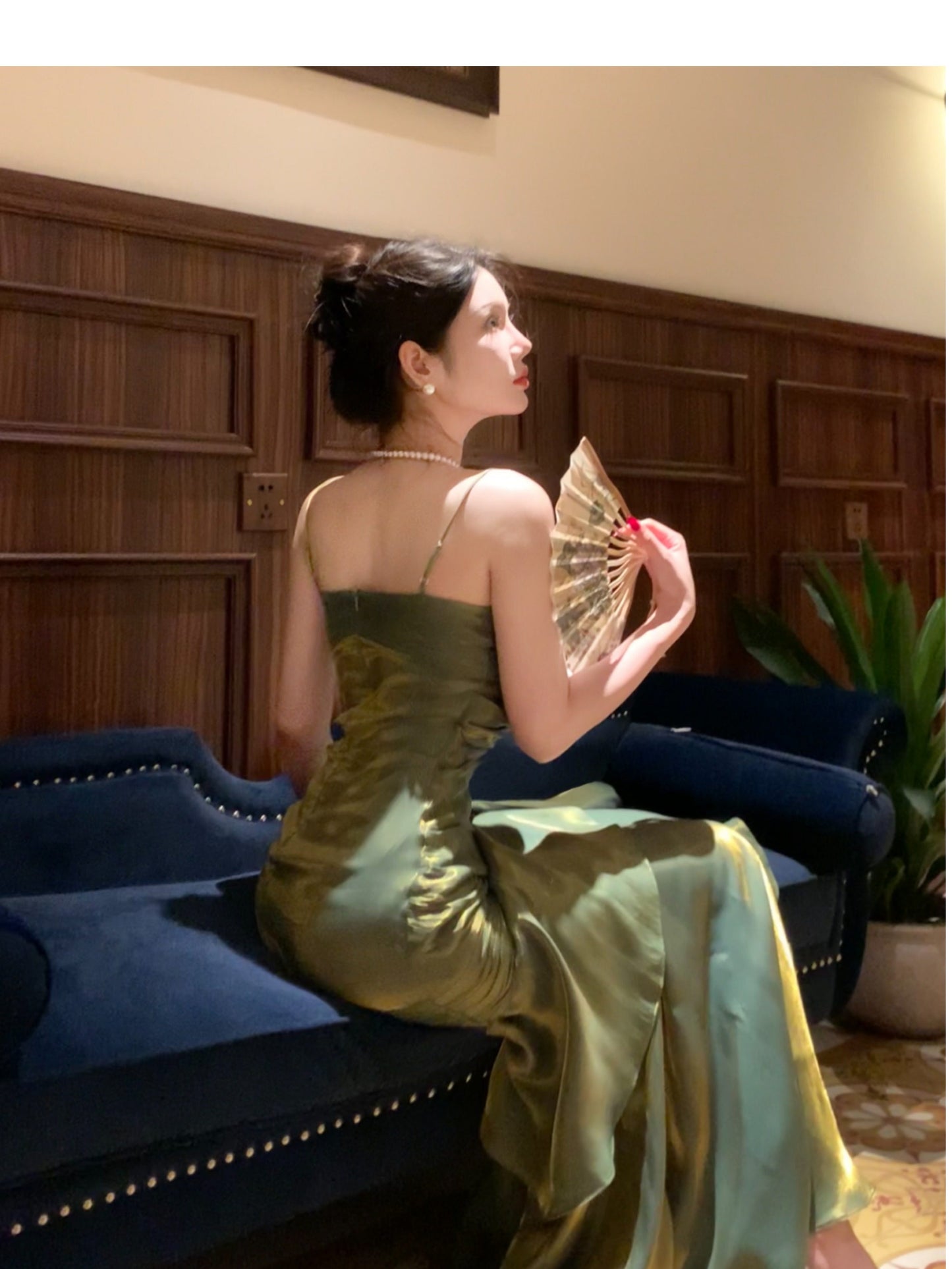 Robe de bal longue verte à fines bretelles style sirène, idéale pour les lycéennes, les jeunes filles et les jeunes filles. Parfaite pour une soirée de fin d'année ou un anniversaire (20 ans). Référence AB2501