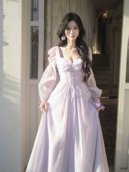 Elegantes, knöchellanges, lilafarbenes Chiffon-Abendkleid mit A-Linien-Ausschnitt und langen Ärmeln, auch als Hochzeitsgastkleid oder Outfit für den 20. Geburtstag geeignet (AB2439).
