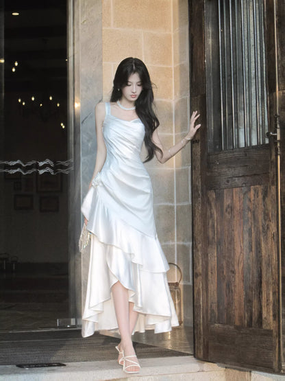 Elegantes, weißes Satin-Abendkleid mit Meerjungfrauenschnitt und eckigem Ausschnitt – Inspiration für lange Outfits zum 18. Geburtstag AB2492