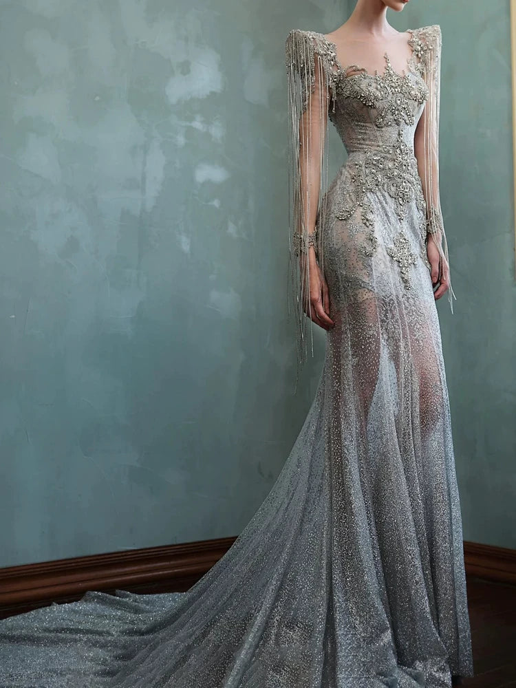 Funkelndes Meerjungfrauen-Kleid mit Pailletten und Perlen, langen Ärmeln – Inspiration für lange Partykleider, Abendkleider und Outfits zum 20. Geburtstag AB2303