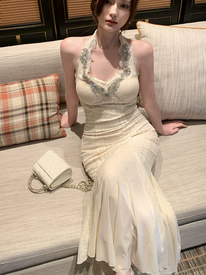 Elegantes Meerjungfrauen-Neckholderkleid aus elfenbeinfarbener Spitze, auch als Ballkleid, Hochzeitsgastkleid, Outfit für den 18. Geburtstag oder andere festliche Anlässe geeignet (AB2424).