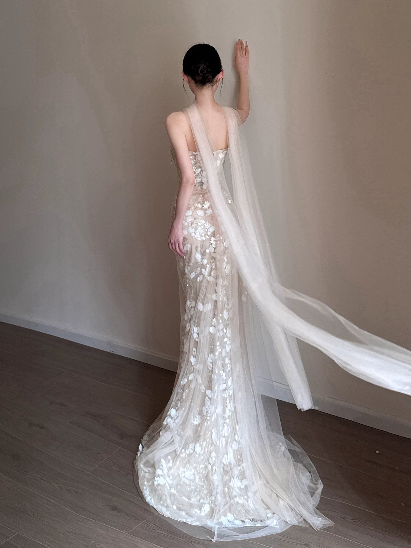Robe de mariée sirène intemporelle sans bretelles, couleur champagne, en dentelle, avec foulard intégré, coupe ajustée AB2203
