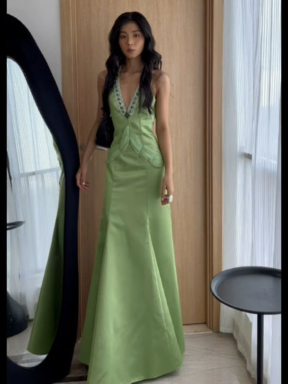Vintage Meerjungfrauen-Abendkleid aus den 1980er Jahren mit V-Ausschnitt in Grün – Inspiration für lange Partys und den 21. Geburtstag (AB2372)