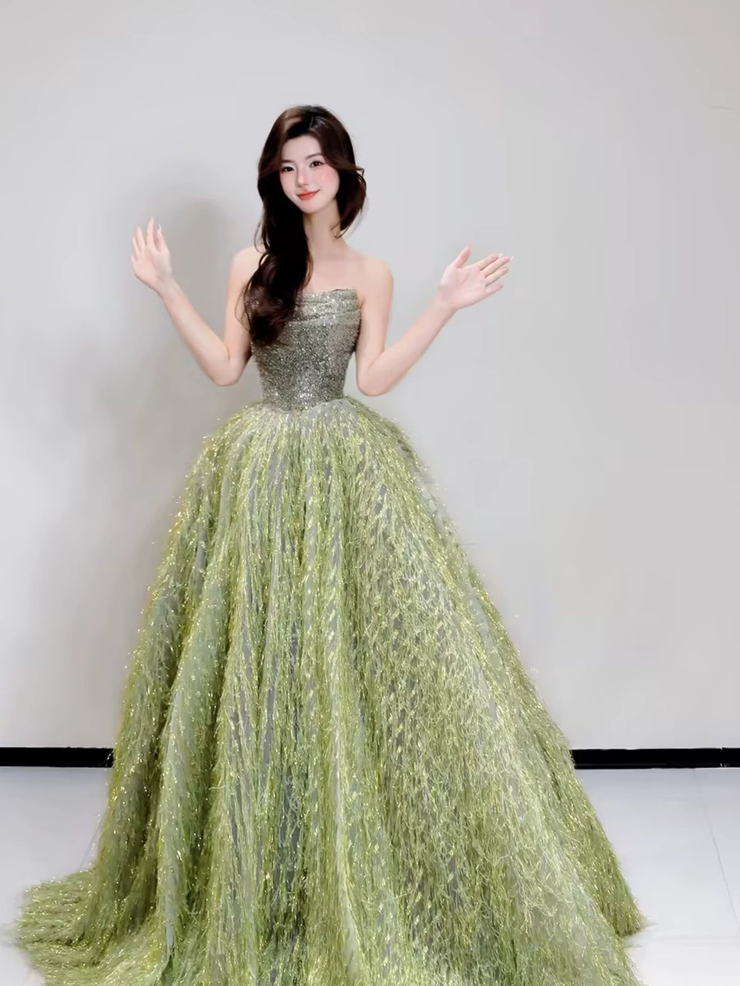 Prinzessinnen-Ballkleid, trägerlos, grün, Paillettenoberteil, Inspiration für lange Party- und Nachtkleider, Outfits zum 20. Geburtstag AB2263