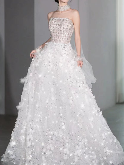 Elegantes, trägerloses, weißes Pailletten-Abendkleid – Inspiration für lange Partykleider und Outfits zum 21. Geburtstag AB2294
