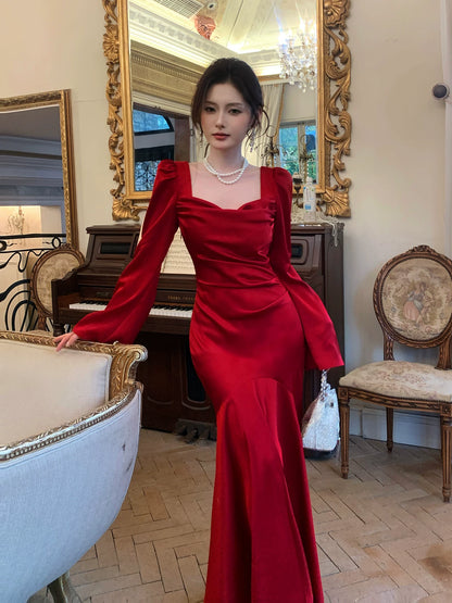 Robe de bal sirène modeste, col carré, manches longues, en satin rouge, idéale pour un mariage ou un anniversaire (AB2445)