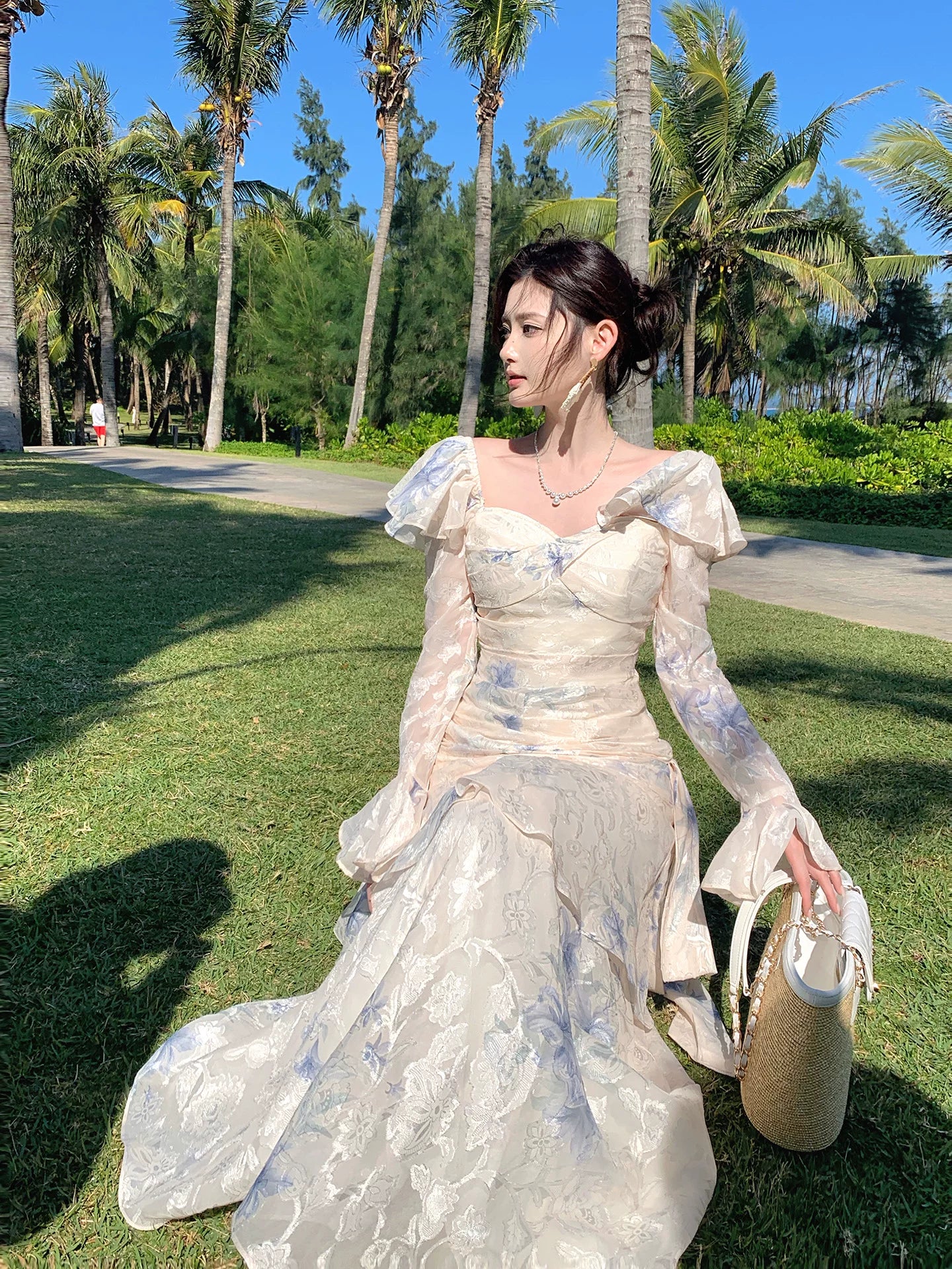 Robe de bal sirène élégante à col carré et manches longues en mousseline bleue à imprimé floral, idéale pour une soirée d'anniversaire ou un 16e anniversaire (AB2466)
