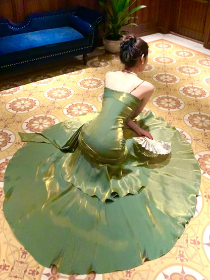 Robe de bal longue verte à fines bretelles style sirène, idéale pour les lycéennes, les jeunes filles et les jeunes filles. Parfaite pour une soirée de fin d'année ou un anniversaire (20 ans). Référence AB2501