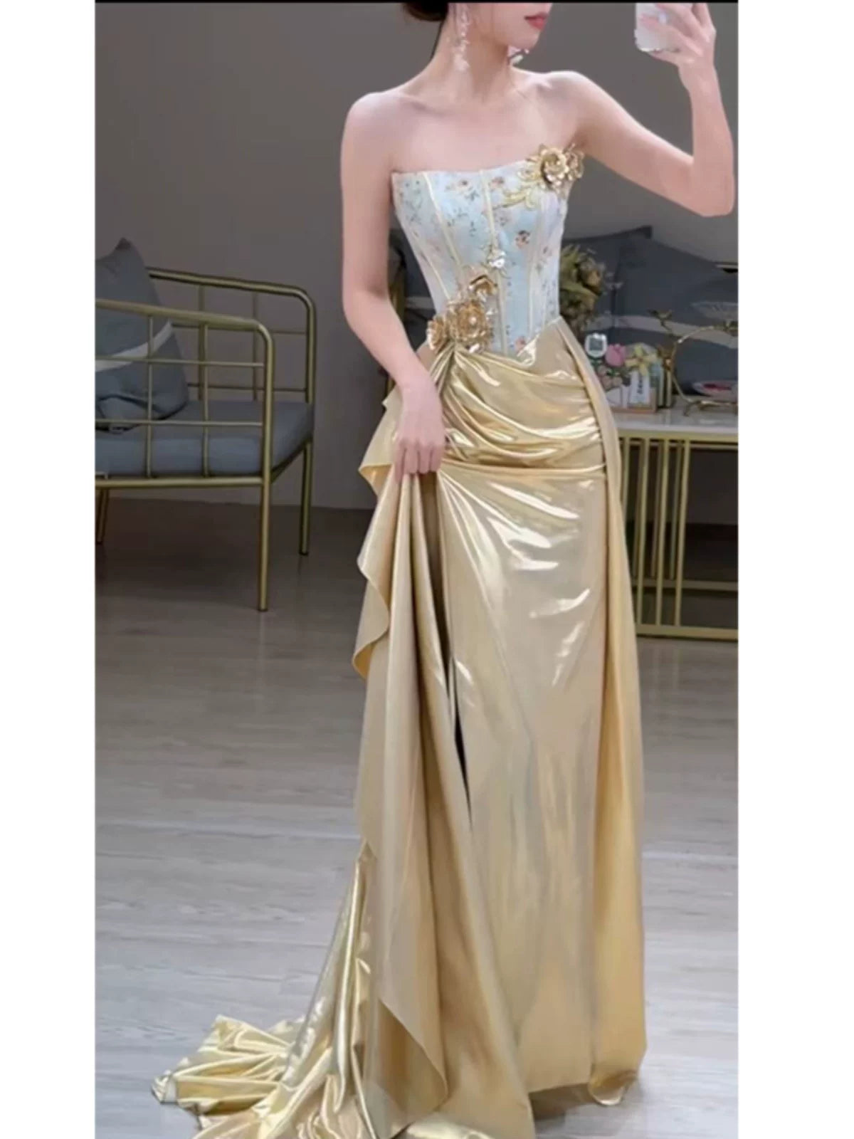 Elegantes, trägerloses, langes Meerjungfrauen-Abendkleid in Gold mit Schlitz – modisches und ästhetisches Kleid für Schulfeste, Partys und Abschlussbälle AB2235