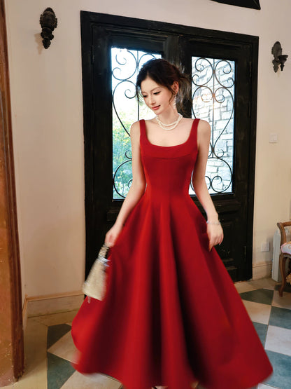 Elegantes rotes Satin-Abendkleid in A-Linie mit eckigem Ausschnitt und Knöchellänge – perfekt für den 17. Geburtstag oder andere festliche Anlässe (AB2443)