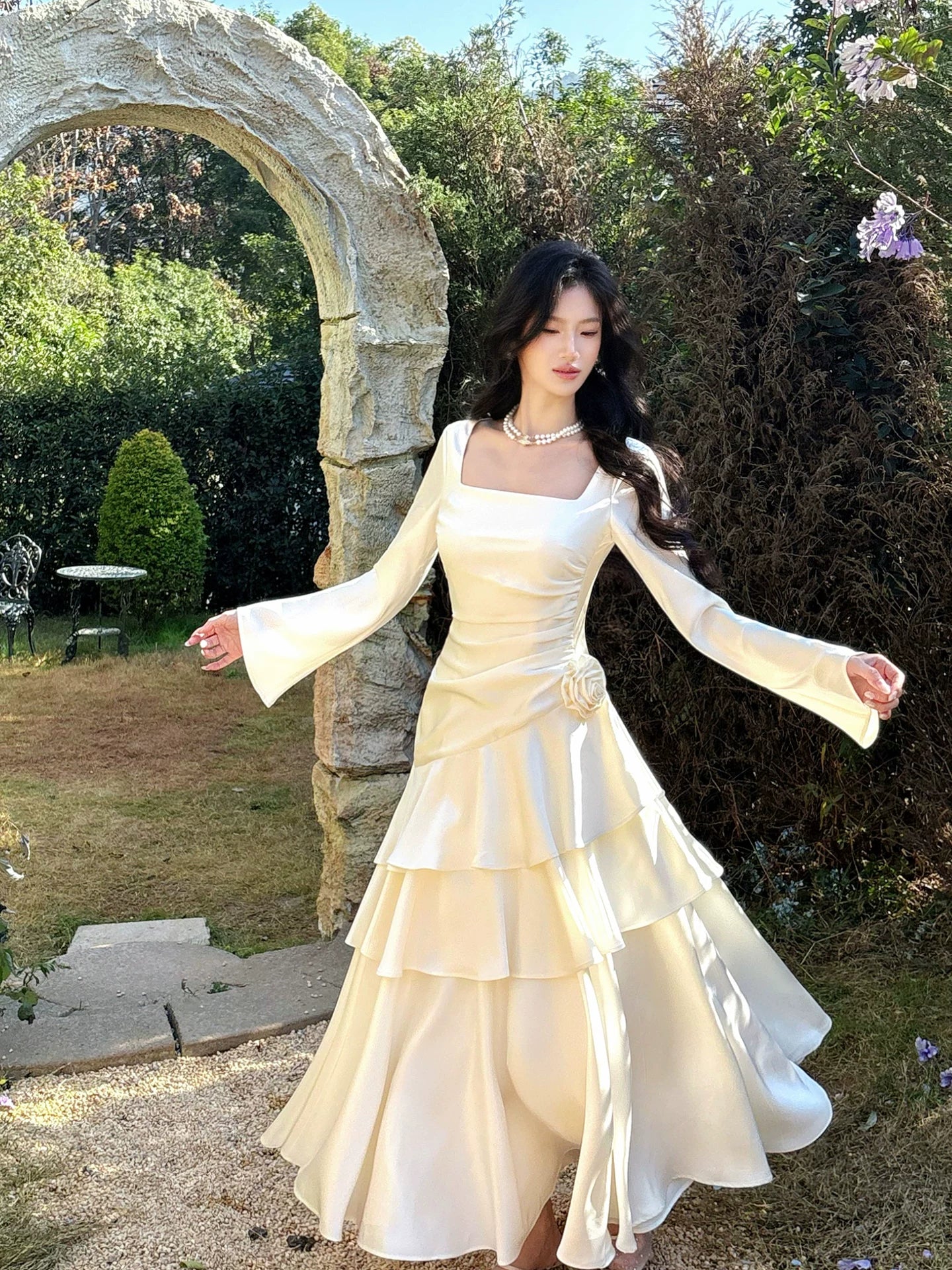 Robe de bal modeste sirène à col carré en satin ivoire, manches longues, idéale pour un mariage ou un anniversaire de 16 ans (AB2448)