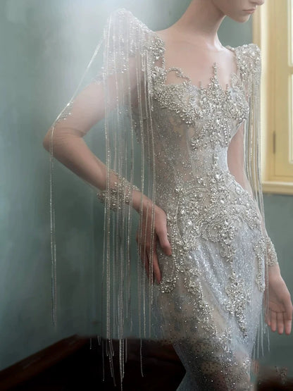 Funkelndes Meerjungfrauen-Kleid mit Pailletten und Perlen, langen Ärmeln – Inspiration für lange Partykleider, Abendkleider und Outfits zum 20. Geburtstag AB2303