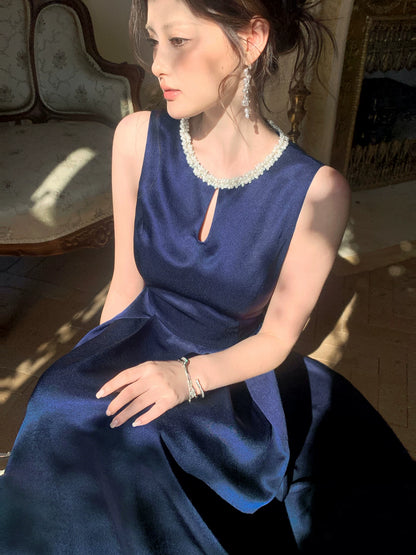 Robe de bal élégante en satin bleu marine, coupe trapèze, col rond et perles, sans manches, idéale pour une soirée d'anniversaire ou un 16e anniversaire (AB2442)