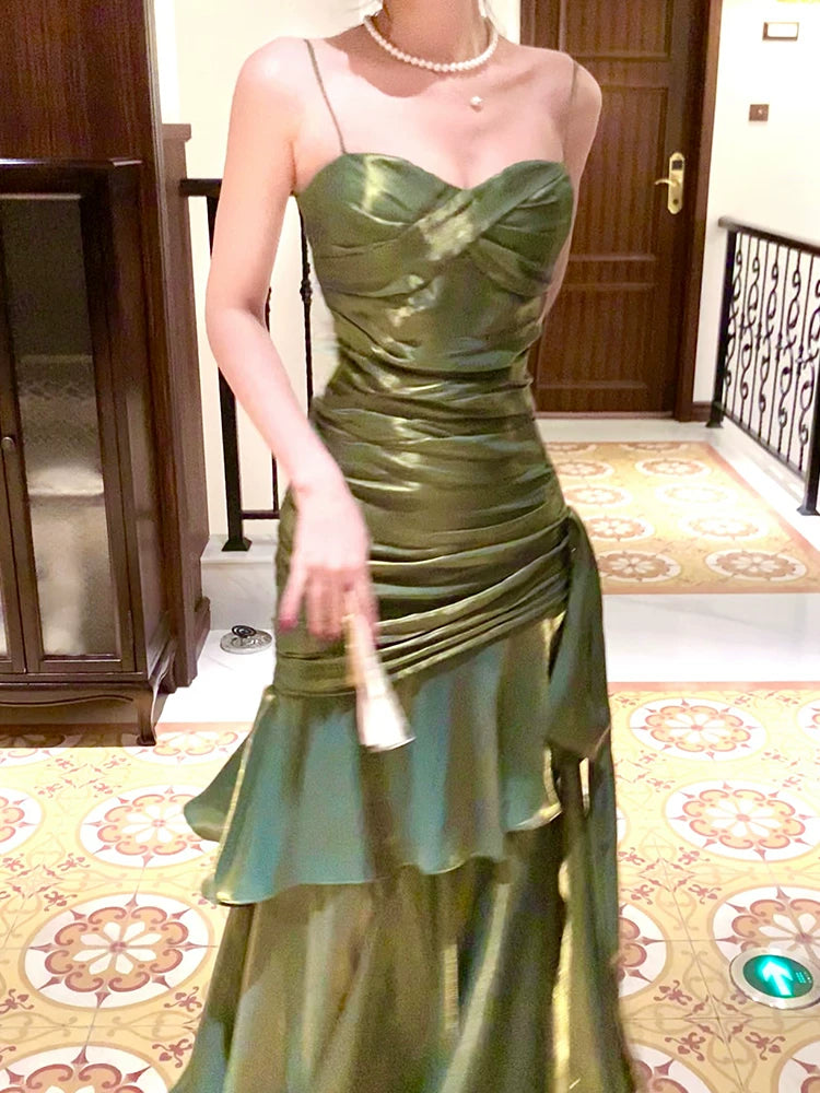 Robe de bal longue verte à fines bretelles style sirène, idéale pour les lycéennes, les jeunes filles et les jeunes filles. Parfaite pour une soirée de fin d'année ou un anniversaire (20 ans). Référence AB2501