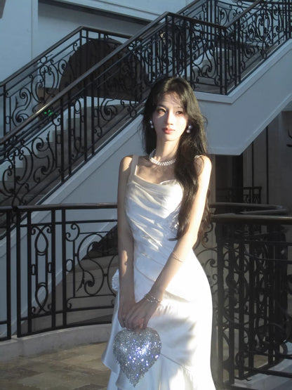 Elegantes, weißes Satin-Abendkleid mit Meerjungfrauenschnitt und eckigem Ausschnitt – Inspiration für lange Outfits zum 18. Geburtstag AB2492