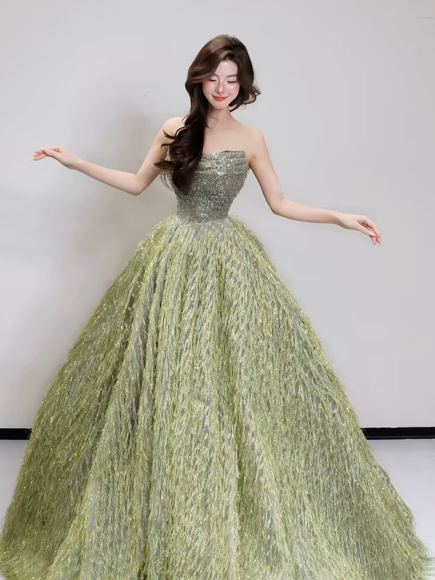 Prinzessinnen-Ballkleid, trägerlos, grün, Paillettenoberteil, Inspiration für lange Party- und Nachtkleider, Outfits zum 20. Geburtstag AB2263