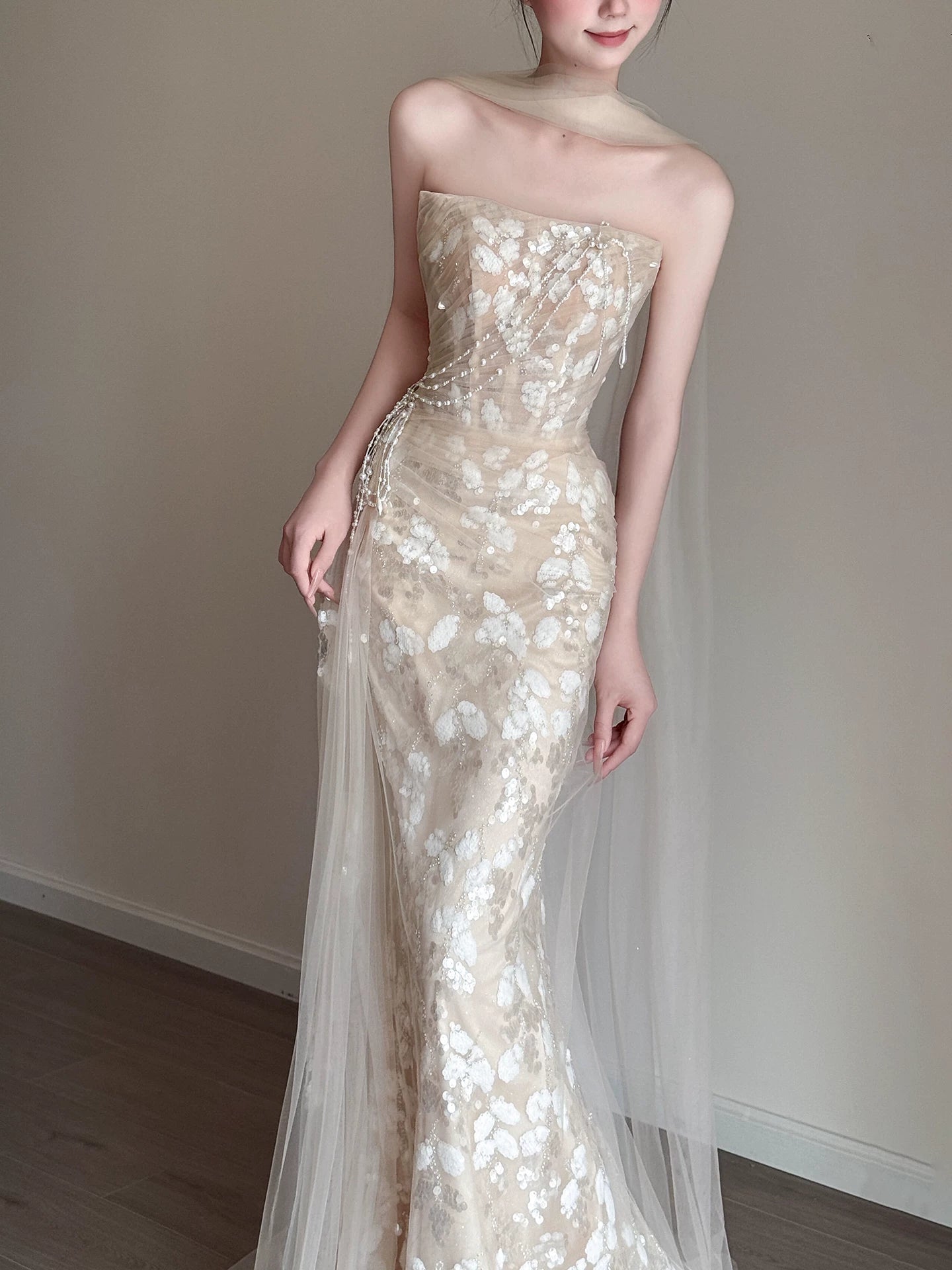 Robe de mariée sirène intemporelle sans bretelles, couleur champagne, en dentelle, avec foulard intégré, coupe ajustée AB2203