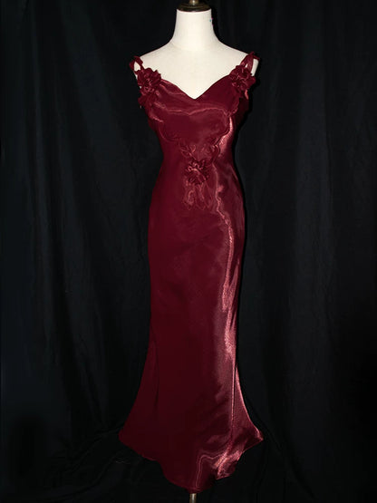 Vintage Meerjungfrauen-Abendkleid im Stil der 1950er Jahre mit V-Ausschnitt in Burgunderrot – Inspiration für lange Partykleider und Outfits zum 18. Geburtstag AB2377