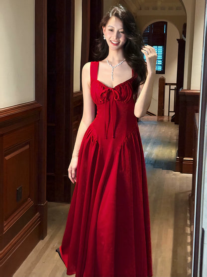 Schlichtes, rotes Chiffon-Abendkleid in A-Linie mit eckigem Ausschnitt und mittlerer Länge – Ästhetisches Outfit für Abschlussfeiern N080