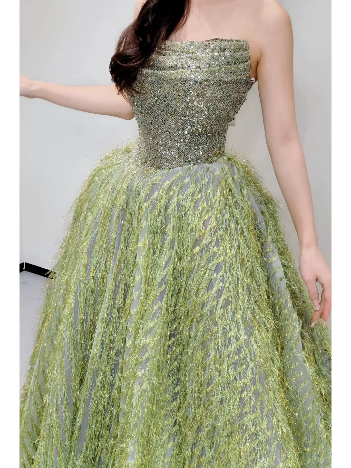 Prinzessinnen-Ballkleid, trägerlos, grün, Paillettenoberteil, Inspiration für lange Party- und Nachtkleider, Outfits zum 20. Geburtstag AB2263