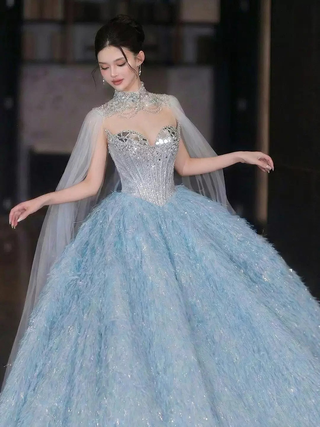Robes de bal scintillantes 2026, bustier bleu avec cape perlée, inspiration robes de soirée longues, tenues pour un 19e anniversaire AB2266