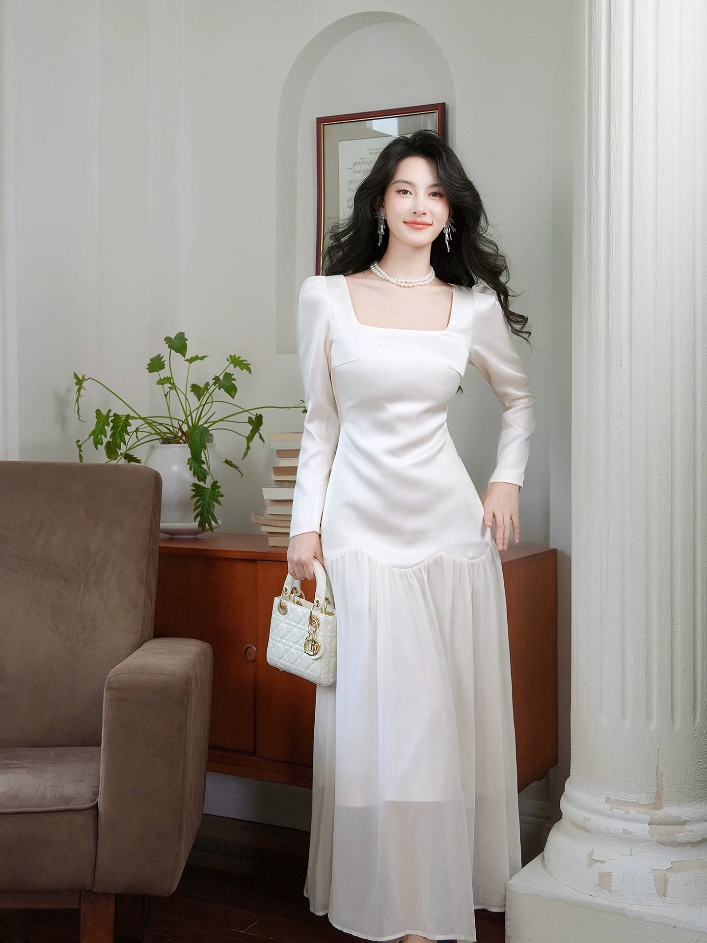Robe de bal mi-longue en mousseline blanche, coupe trapèze, col carré et taille basse - N082