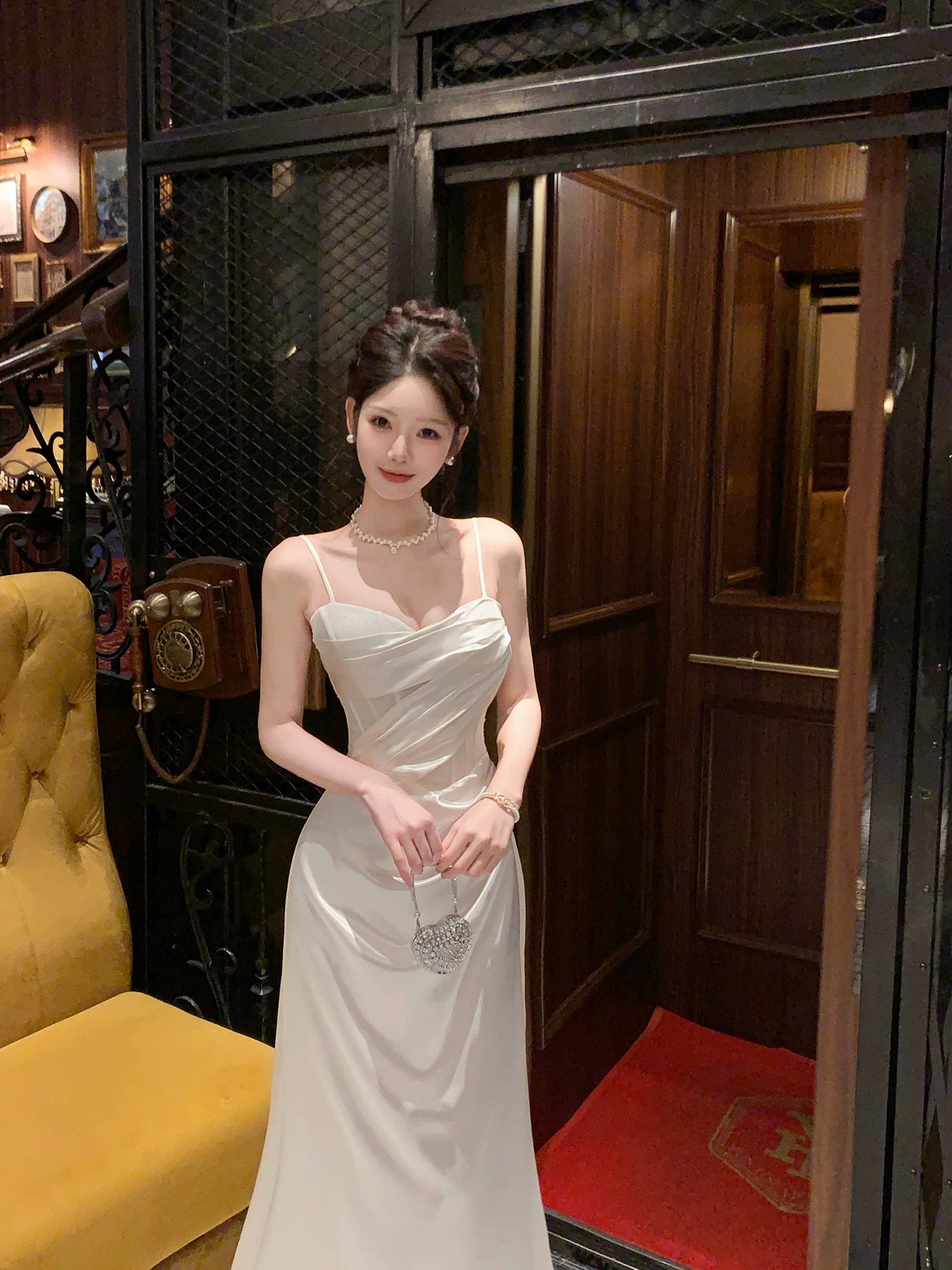 Elegantes Etuikleid mit Spaghettiträgern, Satinrüschen, Abschlussballkleid für Teenager, Outfit für den 20. Geburtstag AB2508