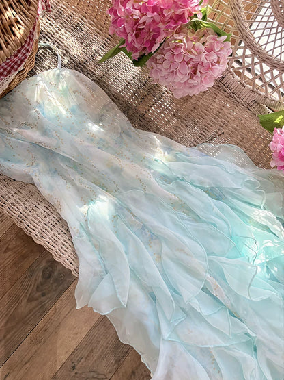 Robe de bal vintage années 80, coupe trapèze, bretelles spaghetti, bleue à volants superposés. Inspiration robe de soirée rétro pour un 21e anniversaire (AB2374)